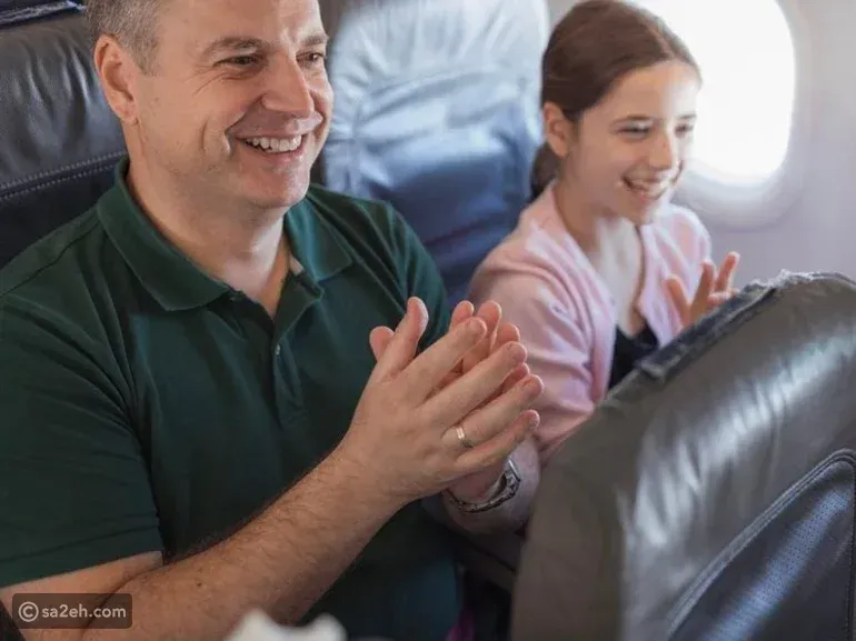 كيف تتصرف بلباقة في المطار والطائرة دون لفت الأنظار