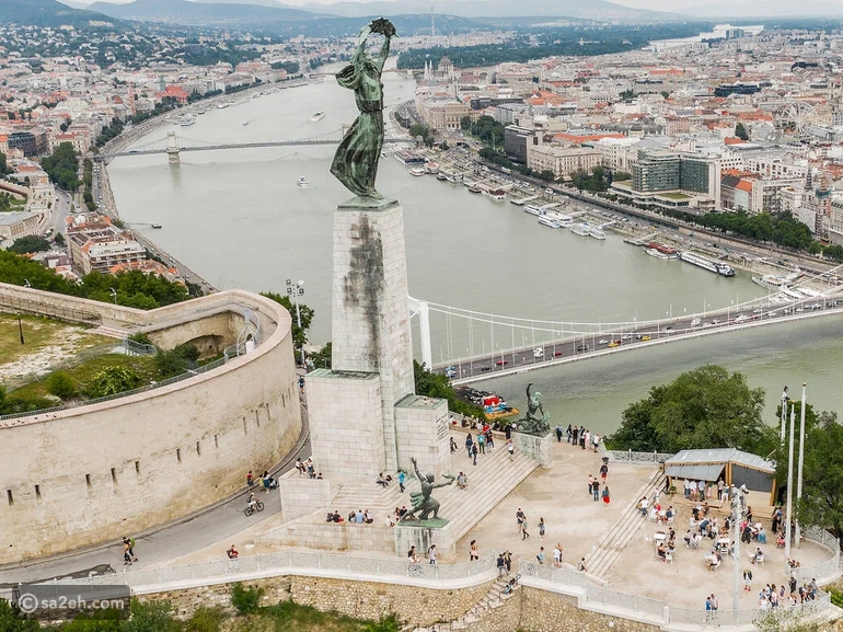 إعادة افتتاح قلعة بودابست… جسر زجاجي وتجربة جديدة بالكامل