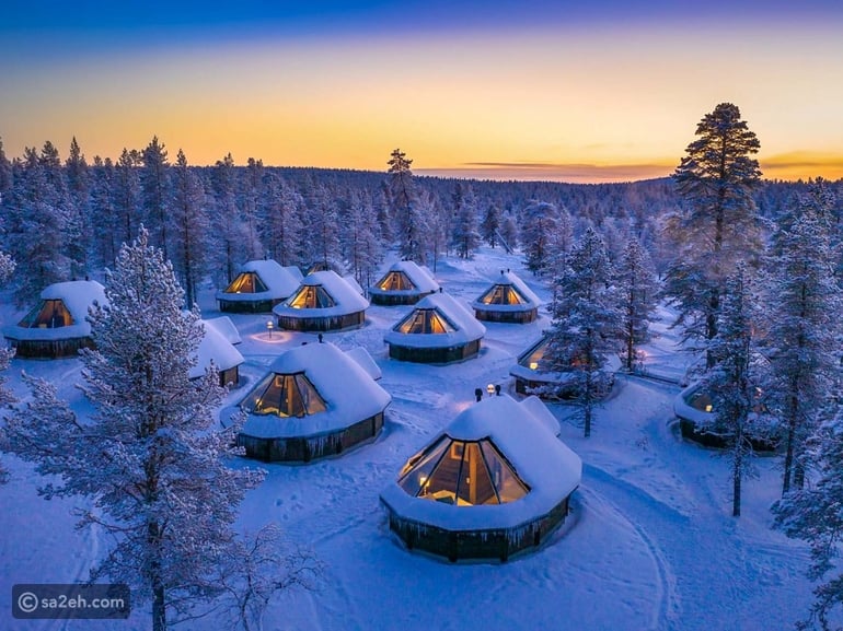 الإقامة في أكواخ فنلندا الزجاجية تحت الشفق القطبي