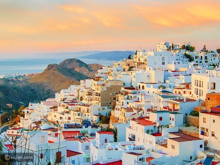 كوستا دي ألميريا: جوهرة أندلسية تتميز بالهدوء والشمس