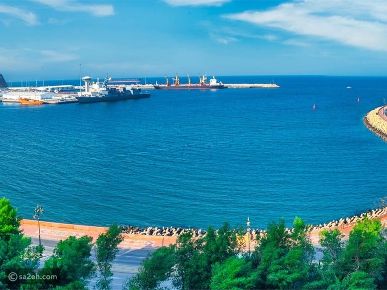 عُمان: سحر التباين بين قمم الجبال الزرقاء وشواطئ العرب