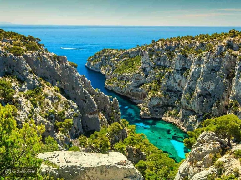 جولات الكالانك: استكشاف الجمال الدرامي للطبيعة حول مارسيليا