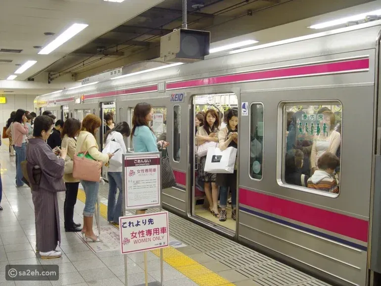 إتيكيت السفر في اليابان: قواعد السلوك في القطارات والمطاعم