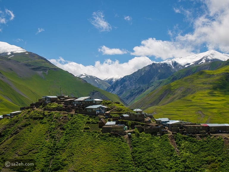 خيناليغ: روعة الجبال الأذربيجانية وتجربة سفر فريدة