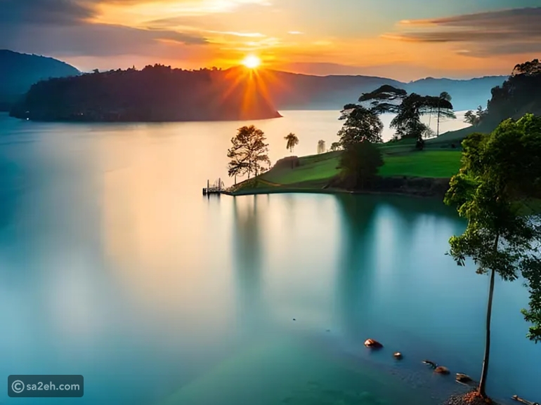 شروق بحيرة توبا بإندونيسيا: هدوء وروعة الطبيعة الاستوائية