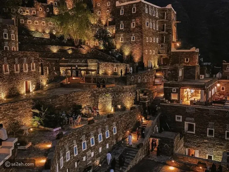 أبها: سياحة بين الغيوم وتجربة مذهلة للطبيعة