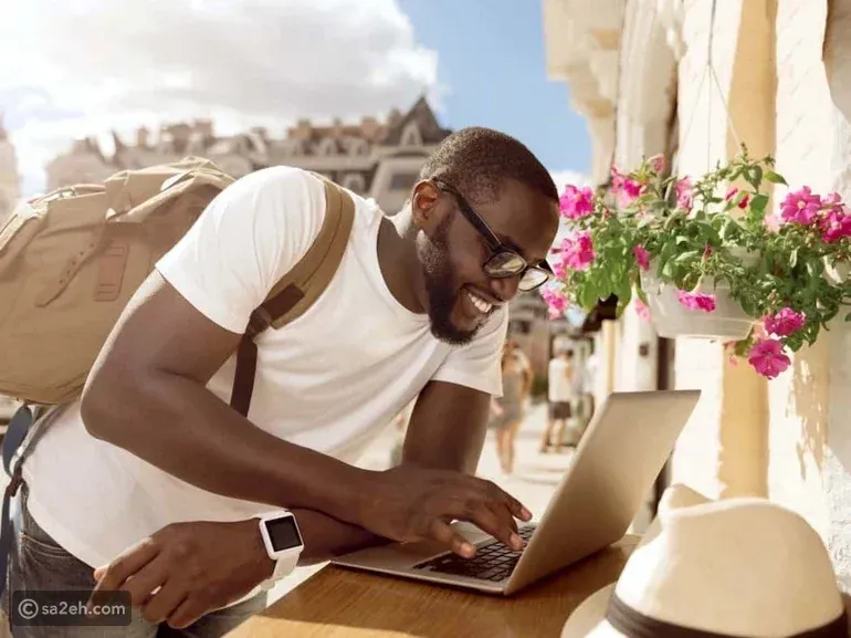 العمل والسفر معًا: يوميات الرحالة الرقميين