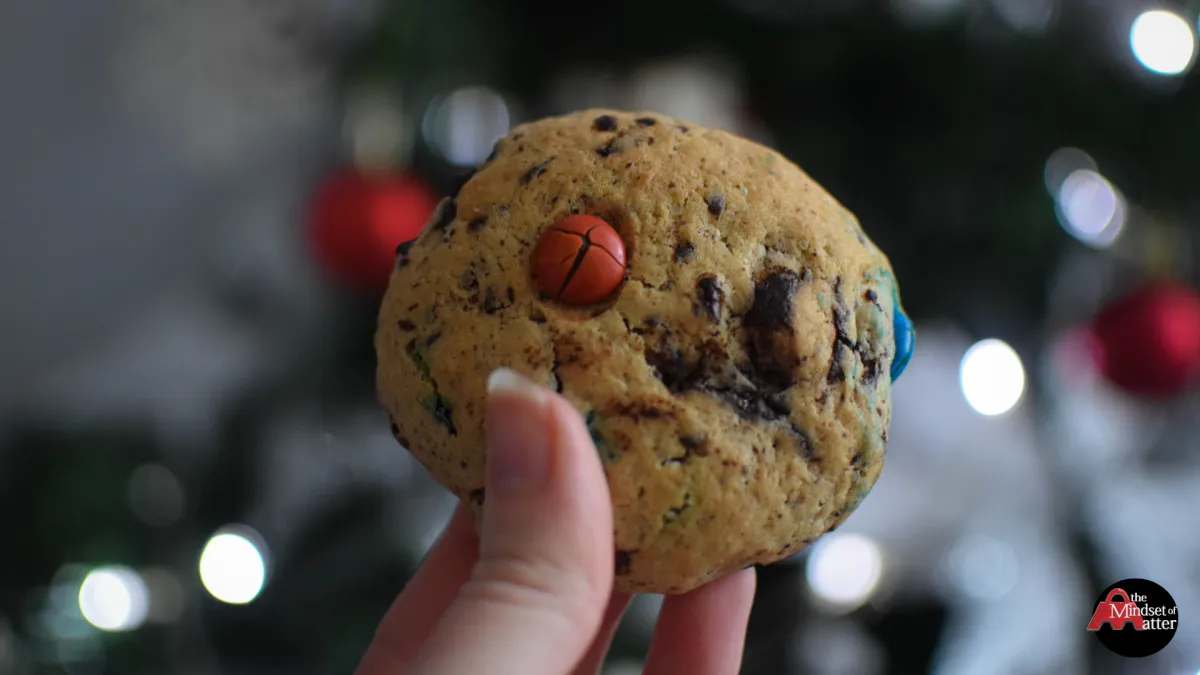 Cookies, Carbs, and Calm: Why You Lose Control Around Holiday Food (and How to Get Your Calm Back)