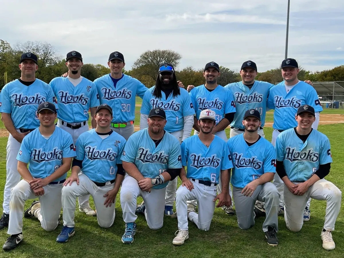 Nelson Drives In 4 To Lead Hooks Past Bulldogs