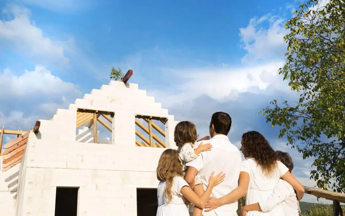 Seasonal building tips guide for construction projects