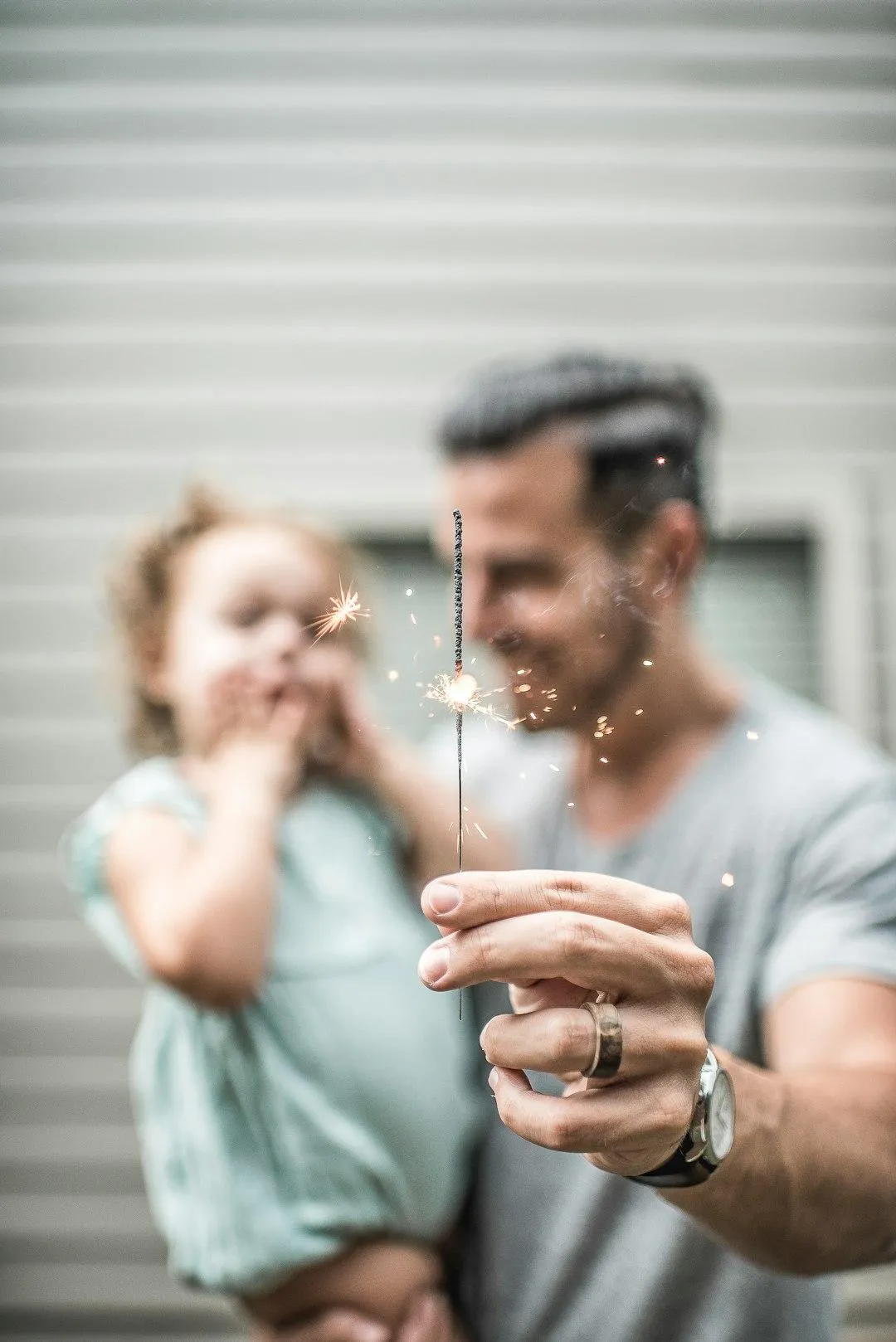 Father enjoying a slow pa e with his child