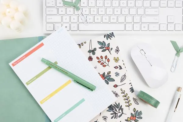 How I Decluttered my Desk