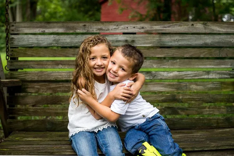 St. Louis Family Photographer sister and brother hugging eachother