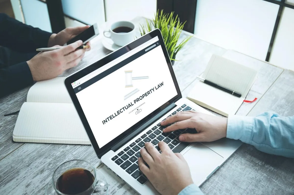 Applicant works with IP attorney to revive abandoned trademark.