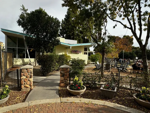 Farm-Fresh Feasts and Retro Vibes: Discover Joe’s Farm Grill in Gilbert