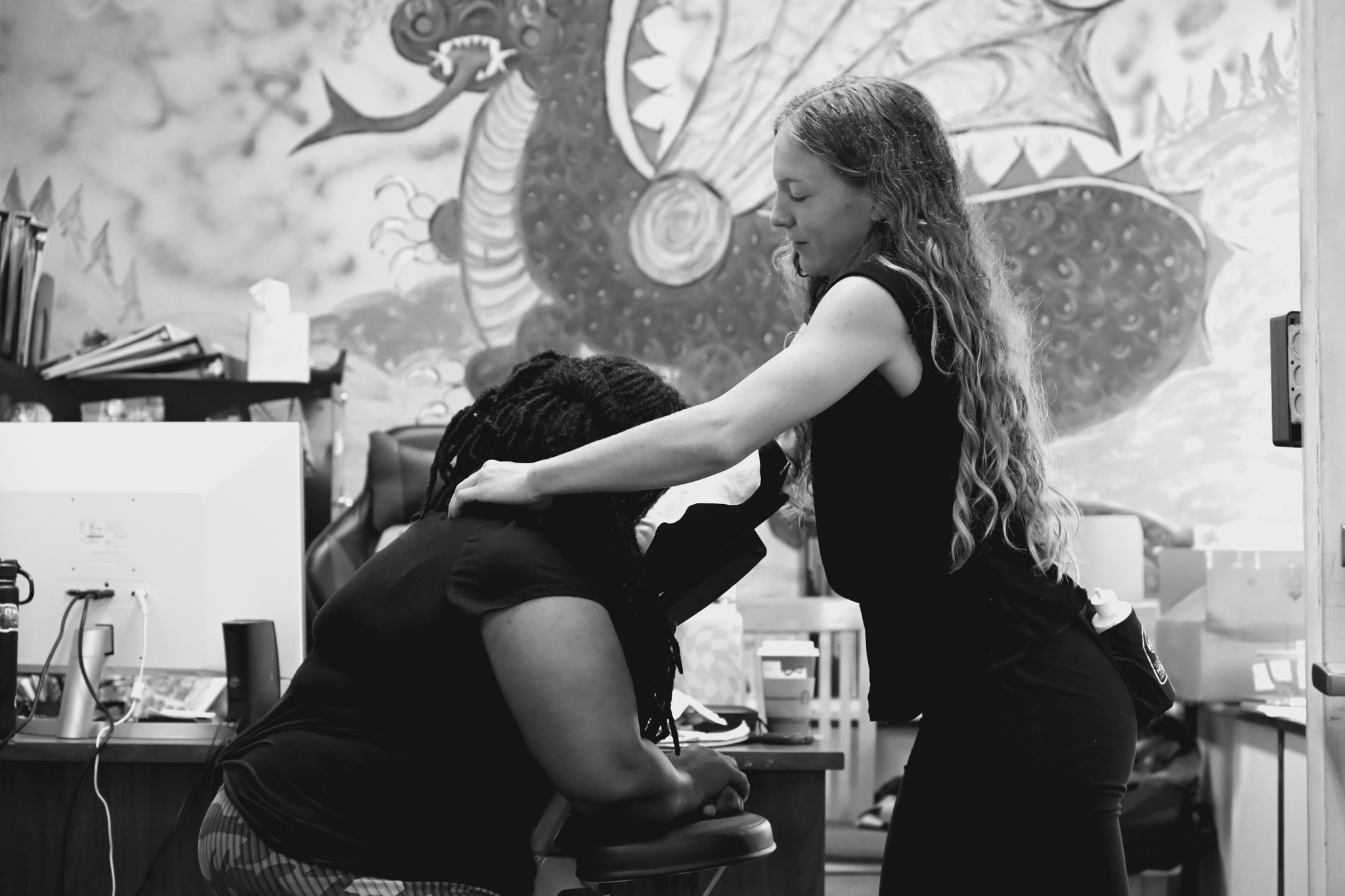 Neck & Upper Back Pain in Office Workers: Why It Happens (and What Helps)