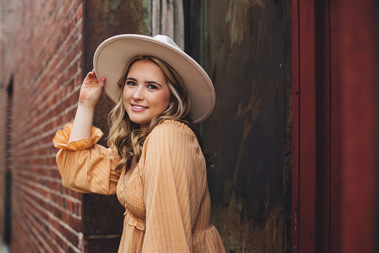 3 Ways to Make the Most of Your Senior Shoot Location: Alley