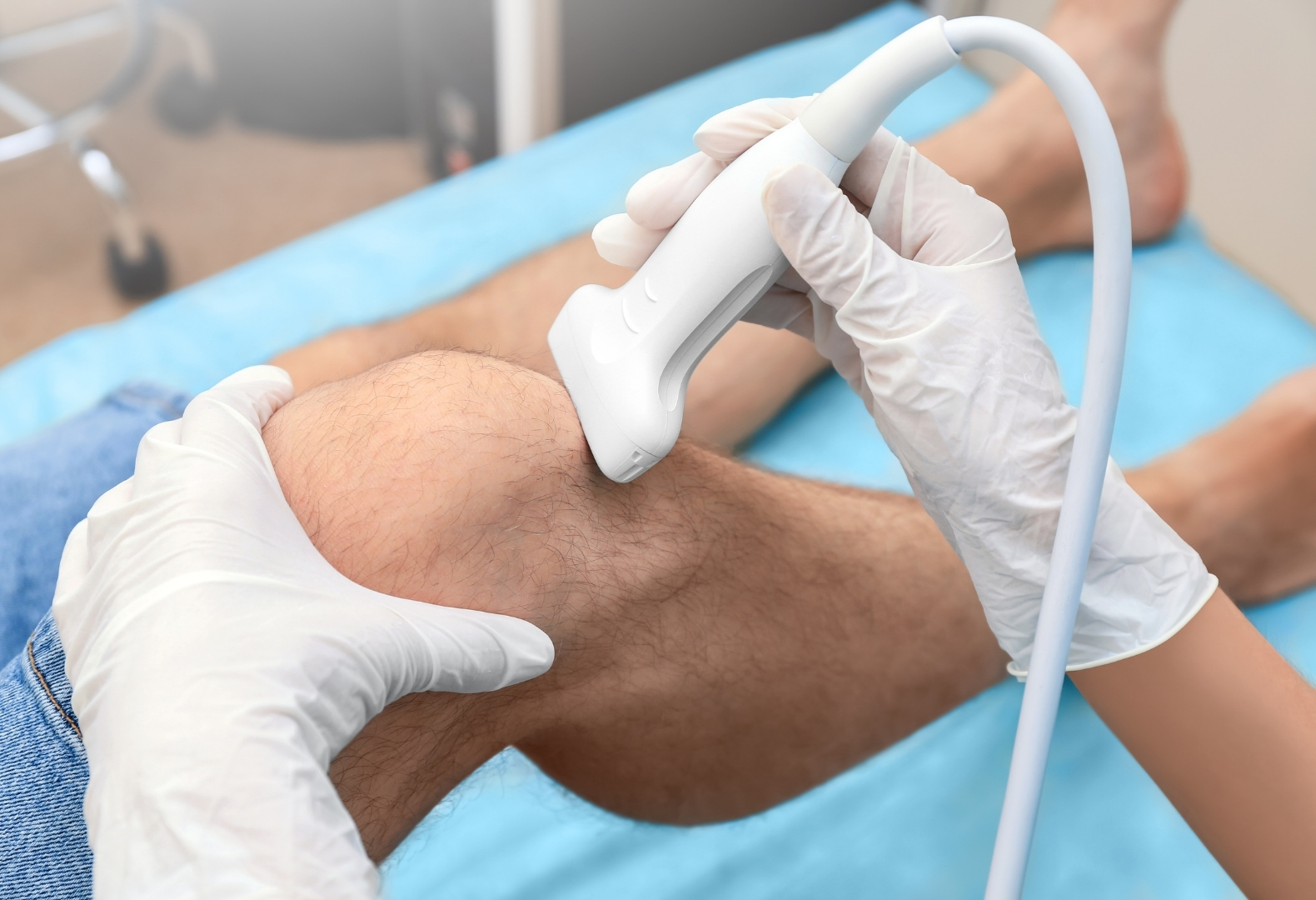 Knee Pain That Won’t Improve: Why SoftWave Therapy May Be the Missing Link
