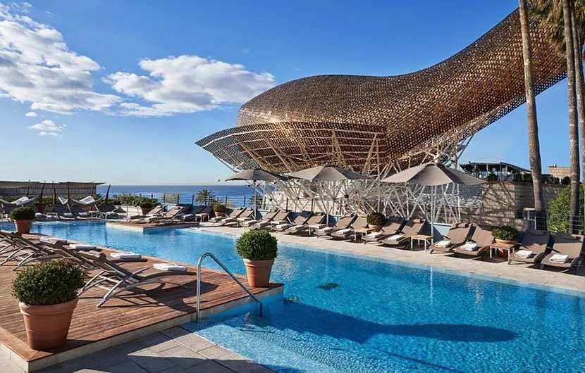 Ultimate Guide to Luxury Stays in Spain: From Barcelona's Chic Hotels to Andalusia's Palace Retreats