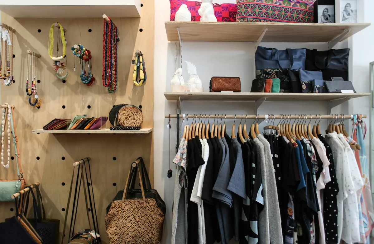 How to Create a Capsule Wardrobe for Effortless Mom Style