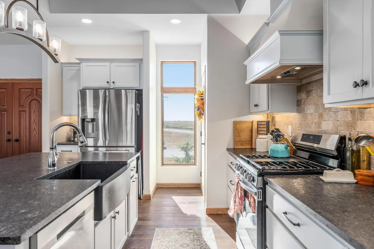 Why Choosing Local Remodeling Contractors in Wichita Can Save You Big