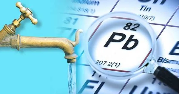 Riesgo de plomo en el agua de Newark: Imagen de agua de grifo y símbolo de plomo (Pb) en tabla periódica