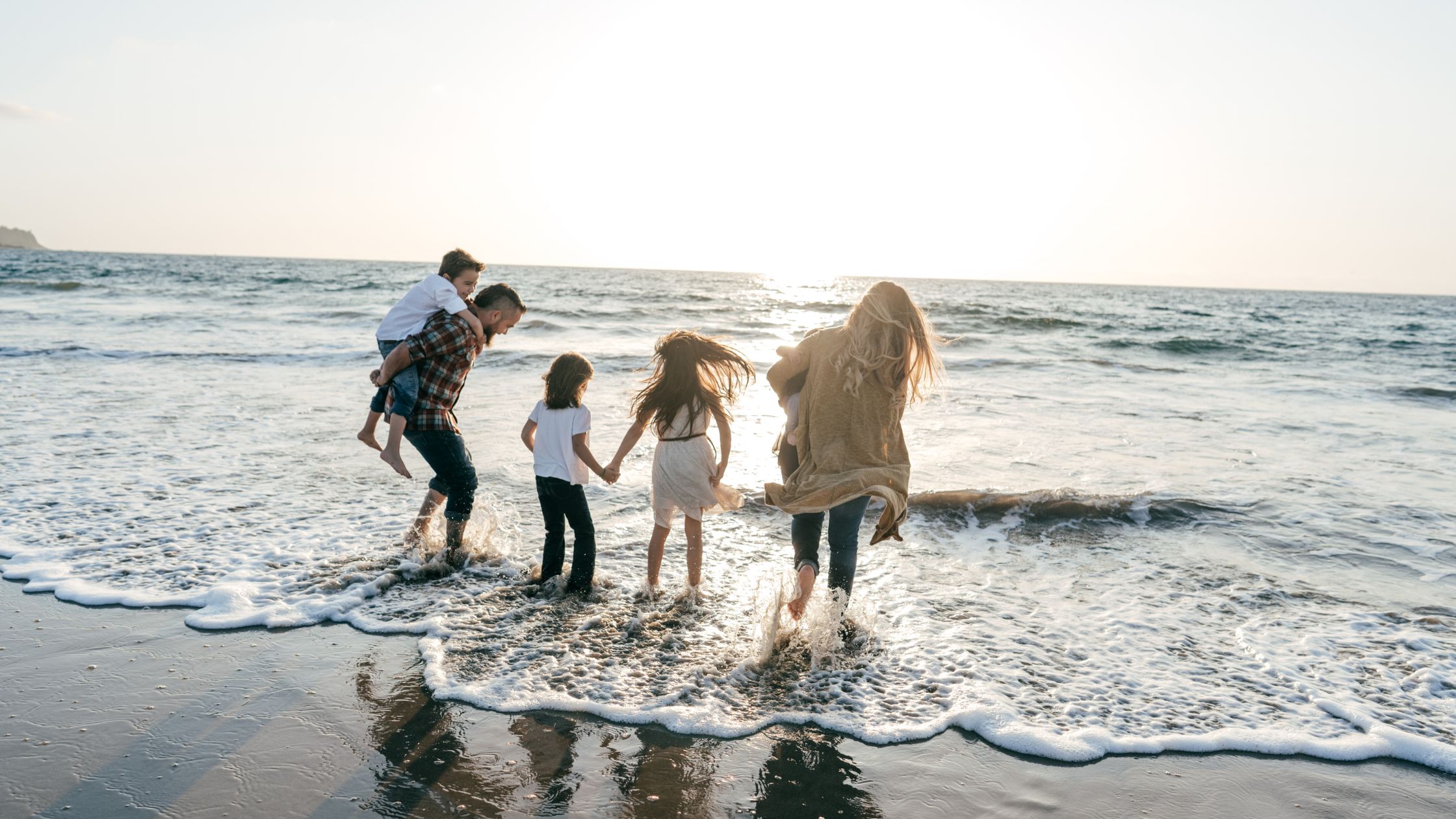 How to Protect Your Family While on Vacation ✈️🌴