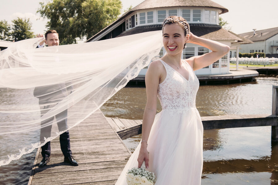 Nur & Evert: Trouwen aan het water op een zomerse dag