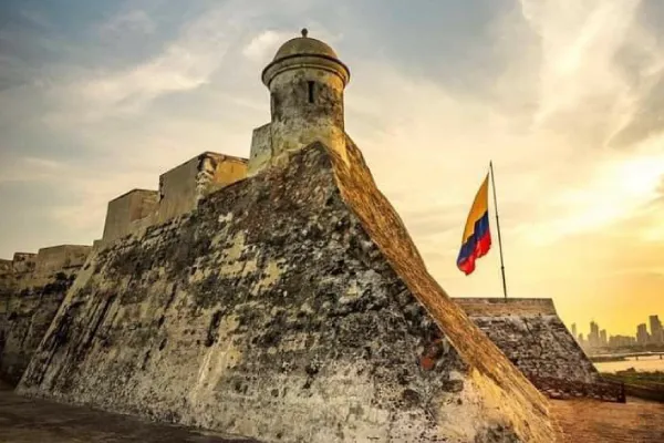 La ciudad amurallada y su legado colonial 