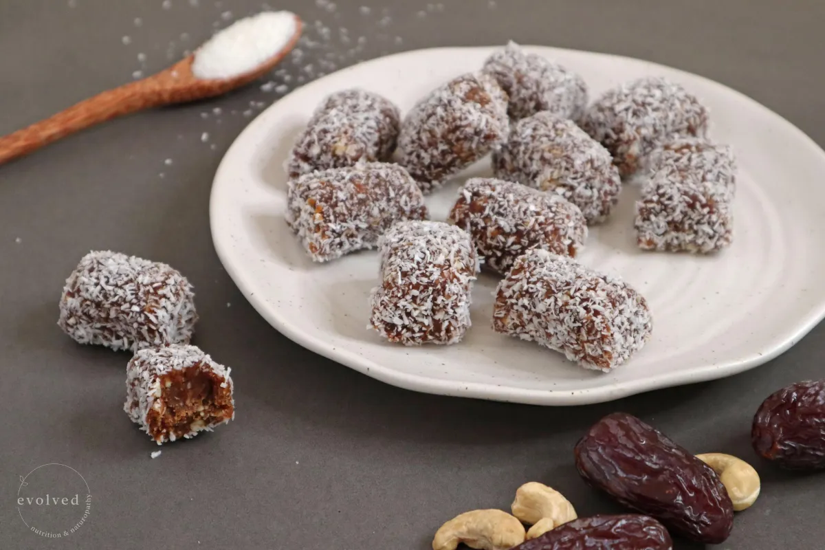 Cashew and date bliss balls