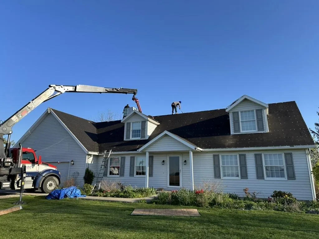 8 Signs You Need Roofing Services Right Now