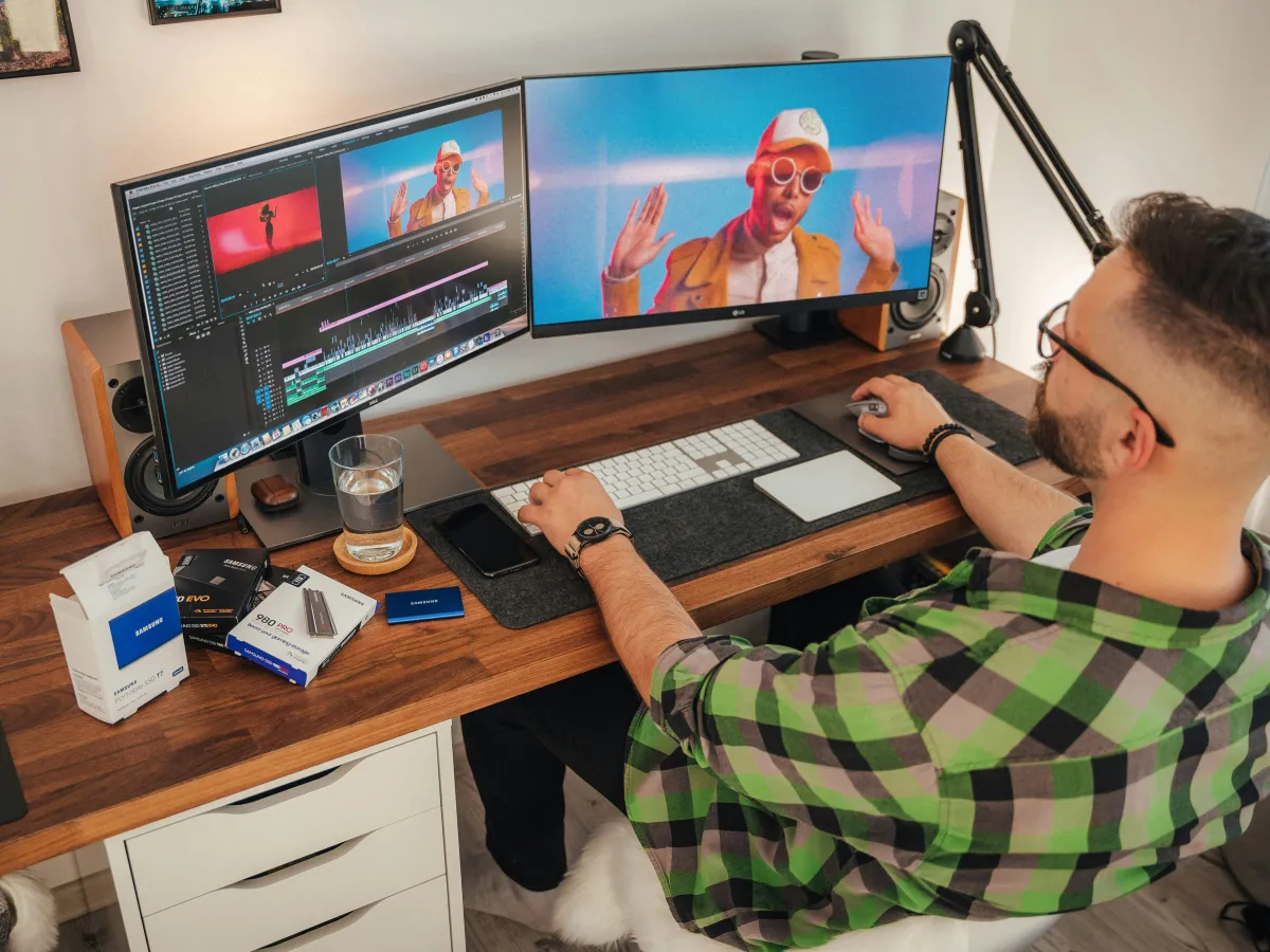 Creative Virtual Assistant at work