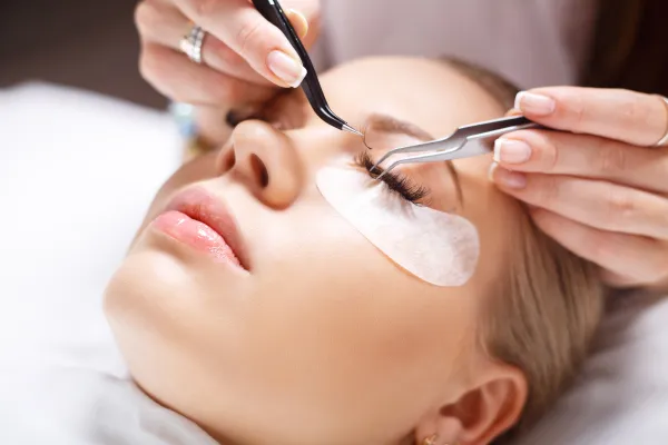 The Solo Esthetician Career Path: A Trending Choice Over Traditional Spa Employment