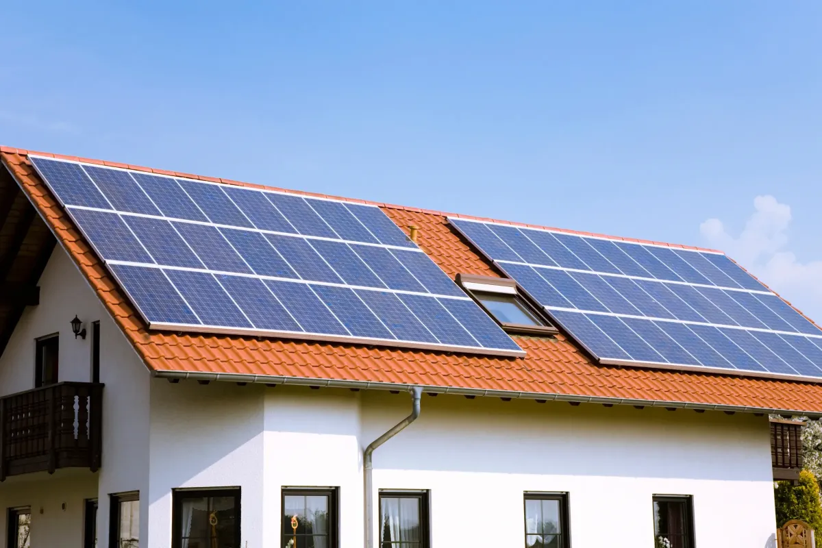 East or West Solar Panels: Manchester 2025 Guide