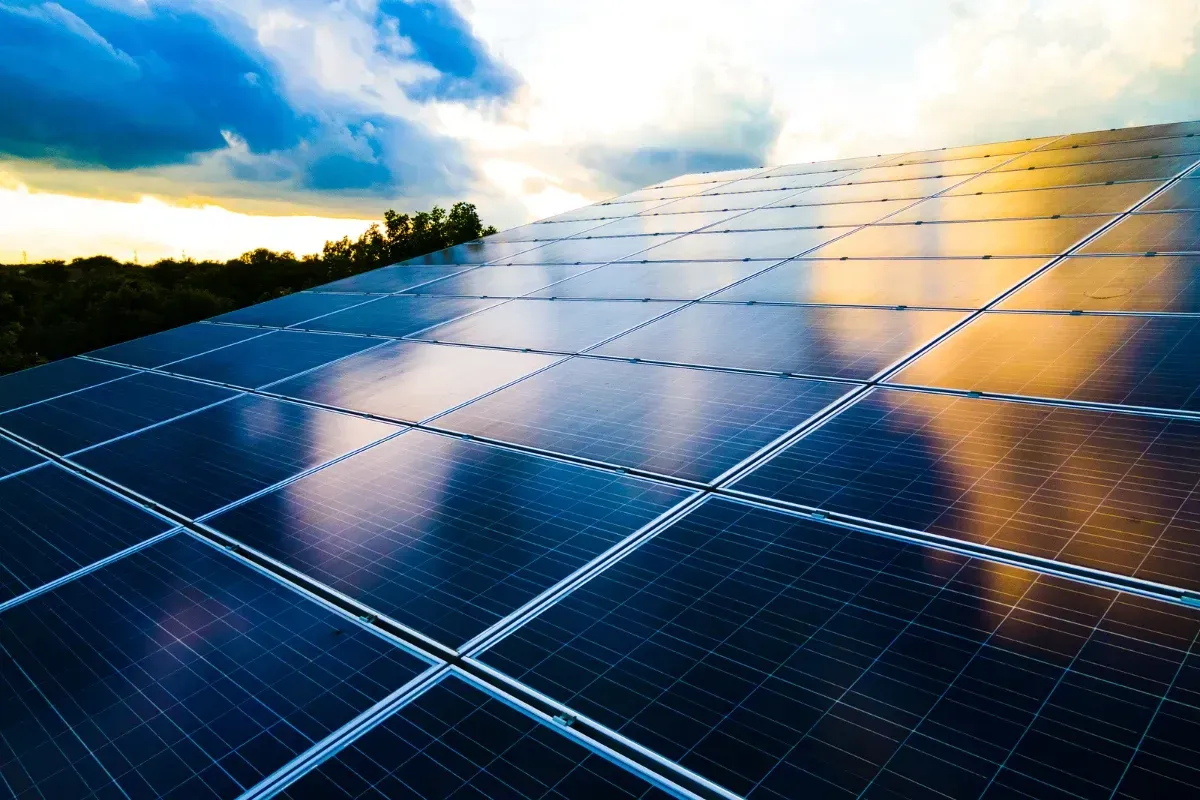 Do Solar Panels Work on Cloudy Days? - Manchester 2025