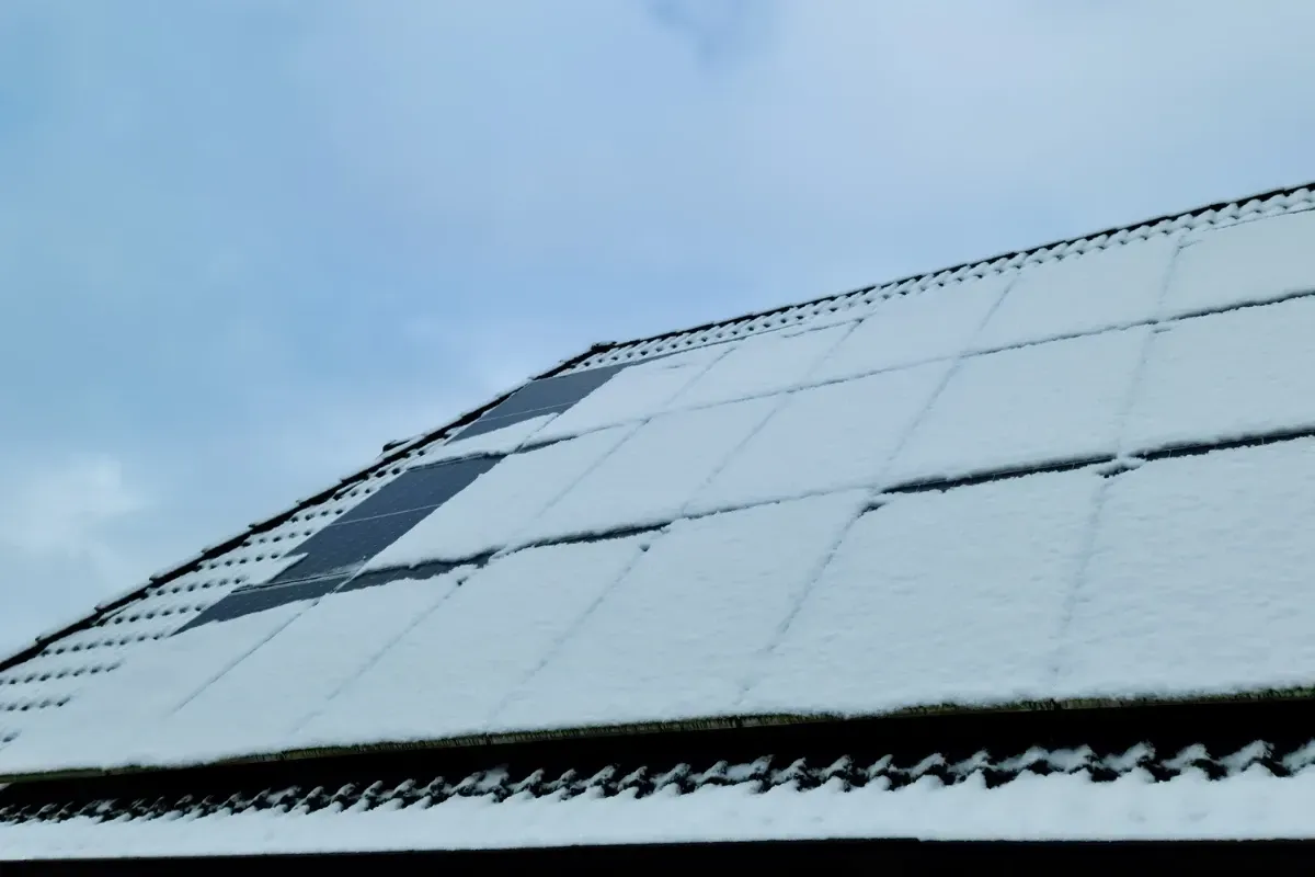 Do Solar Panels Work in the Snow? Manchester 2025