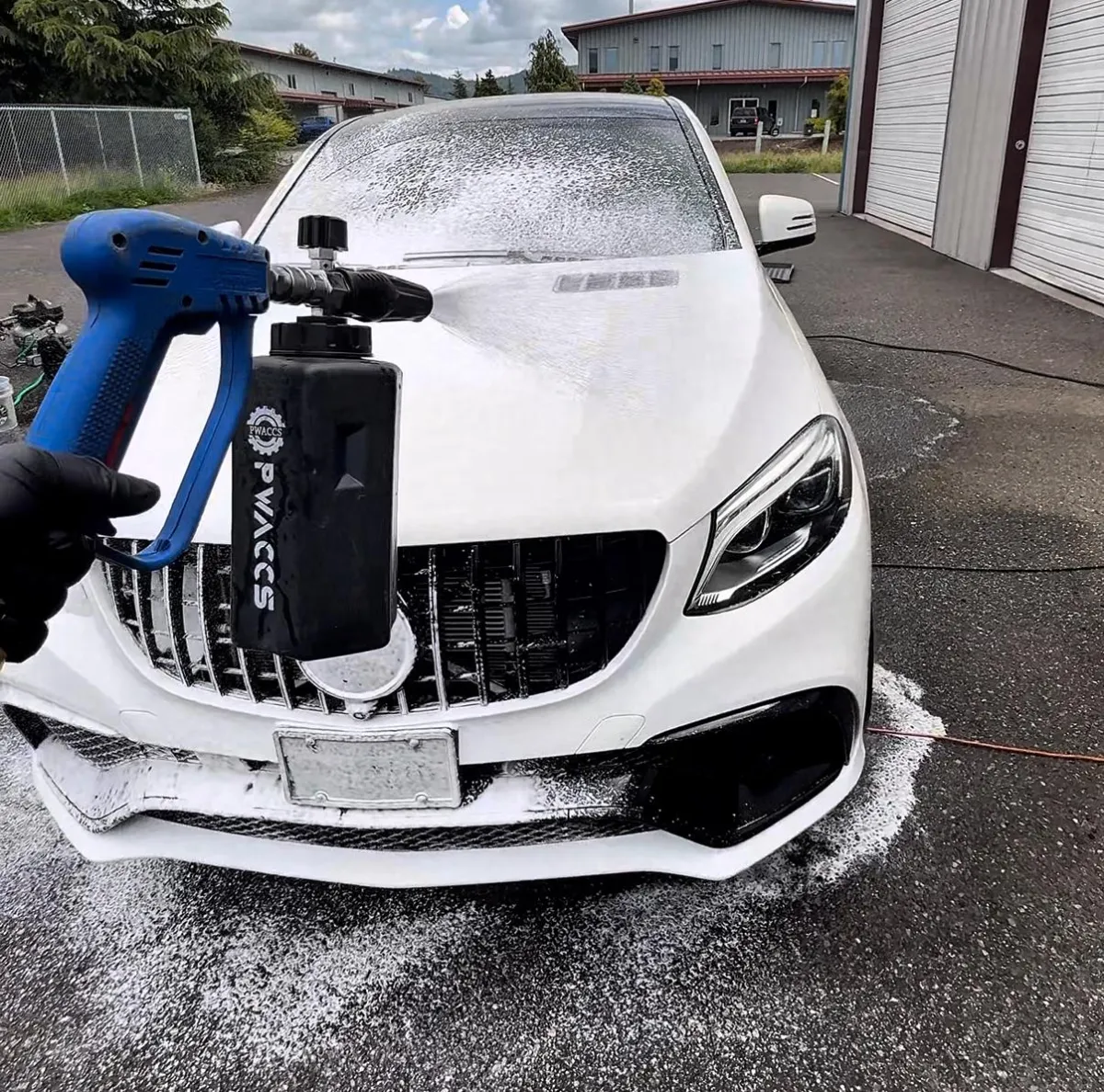 Pros and Cons – DIY vs. Professional Car Detailing