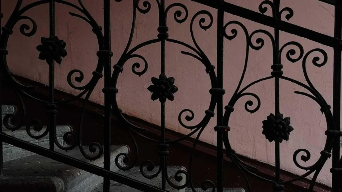 5 Stylish Railing and Baluster Ideas to Match Any Staircase
