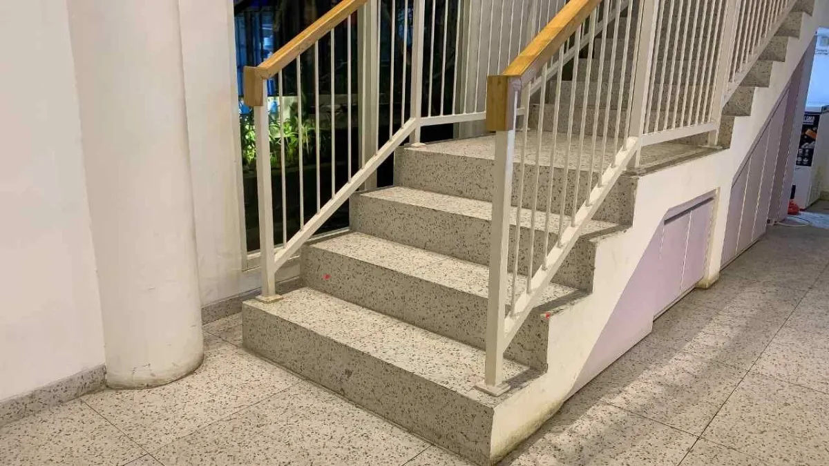 Should You Go Custom or Prefab? Choosing the Right Stairs for Your Space