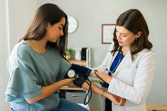 Cuidado vascular en mujeres: por qué la Cirugía Vascular y Angiología es clave para tu salud