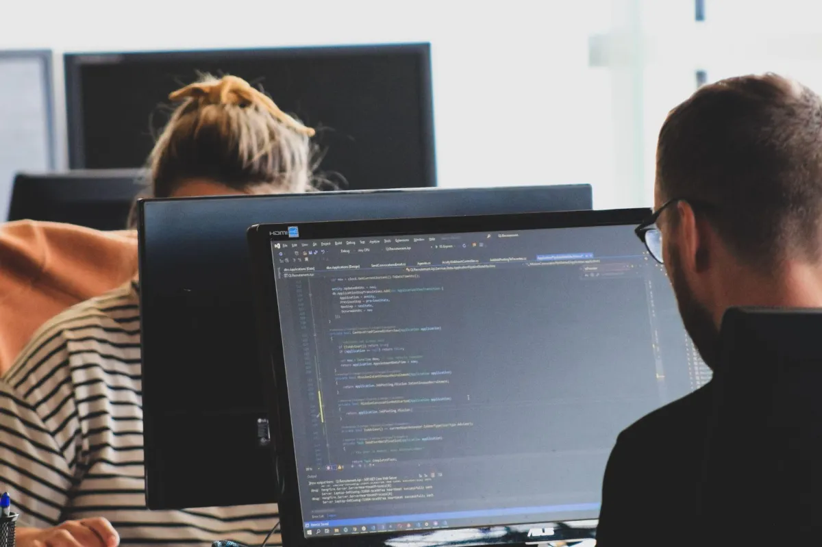 6 Steps To Creating An Outstanding Cybersecurity Incident Response Plan [Free Templates]