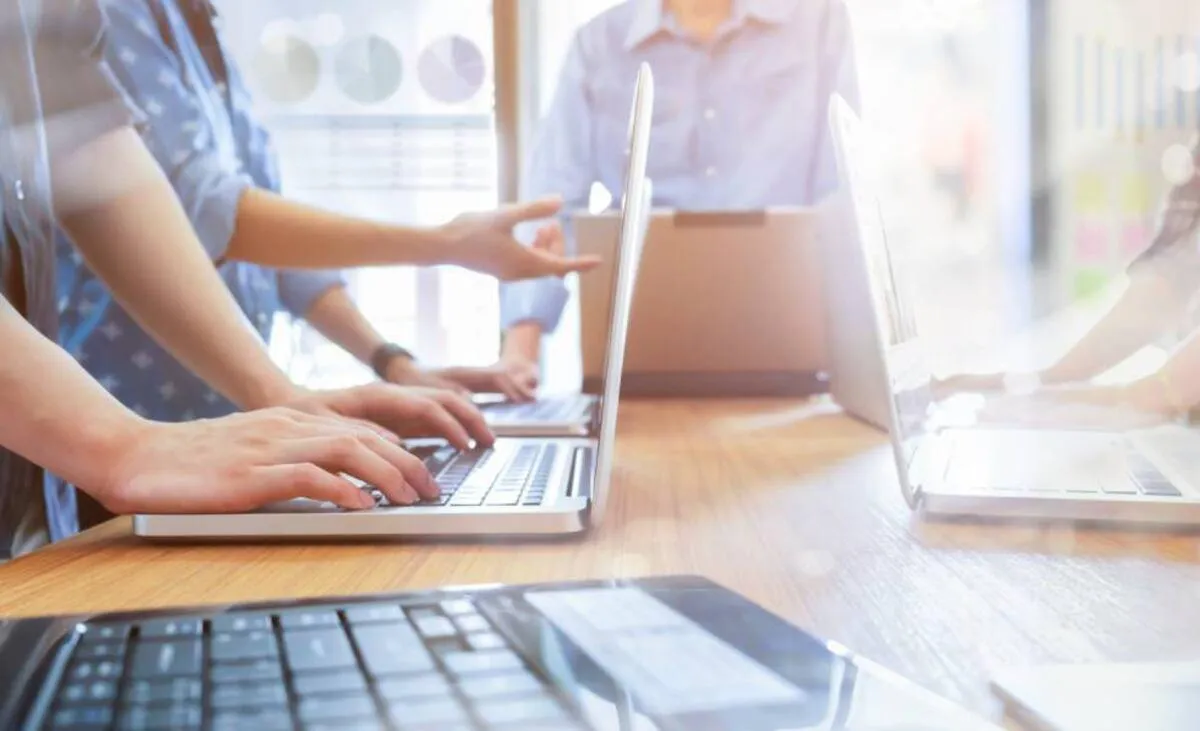 How Smart Business Cards Are Revolutionizing Networking in Small and Medium Enterprises