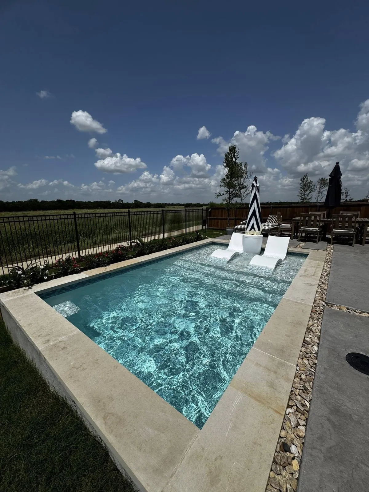 Small Backyard Pool & Luxury Backyard Designs