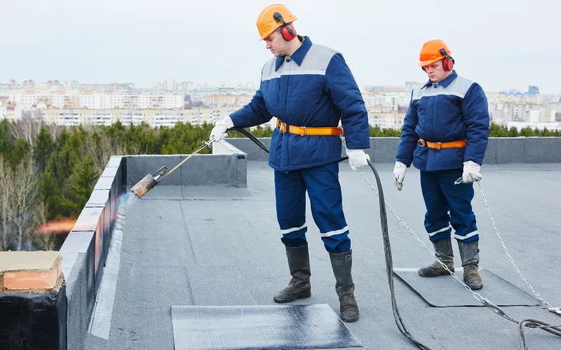 Flat Roof Installation: The Complete Homeowner’s & Contractor’s Guide
