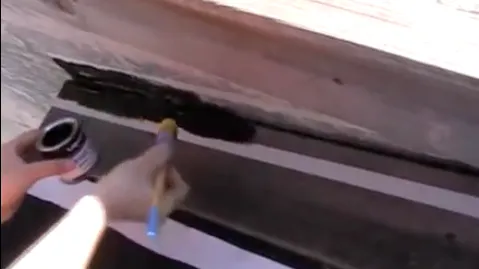 Fix leaking gutter Using Liquid-Rubber sealant