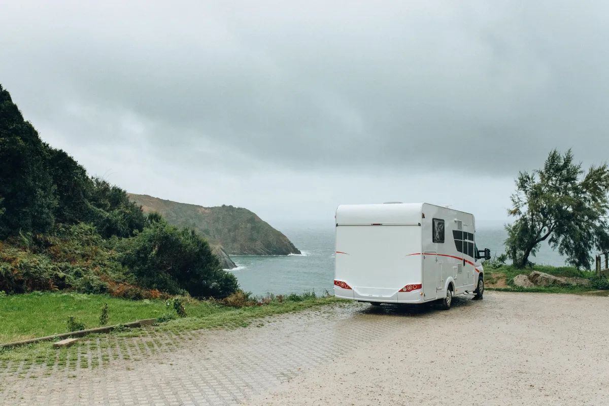 camper-roof-leak-solution-with-waterproof-liquid-rubber