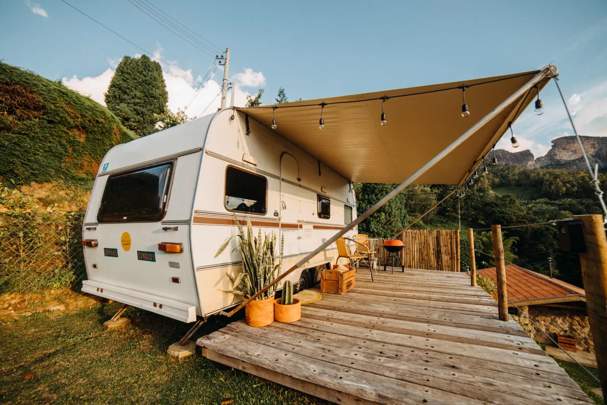 caravan-roof-leak-repair-using-liquid-rubber