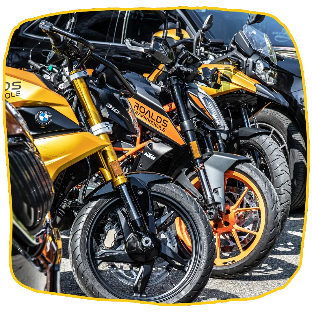 MC-opplæring hos Roalds Trafikkskole i Bergen – lær å kjøre motorsykkel trygt og effektivt.