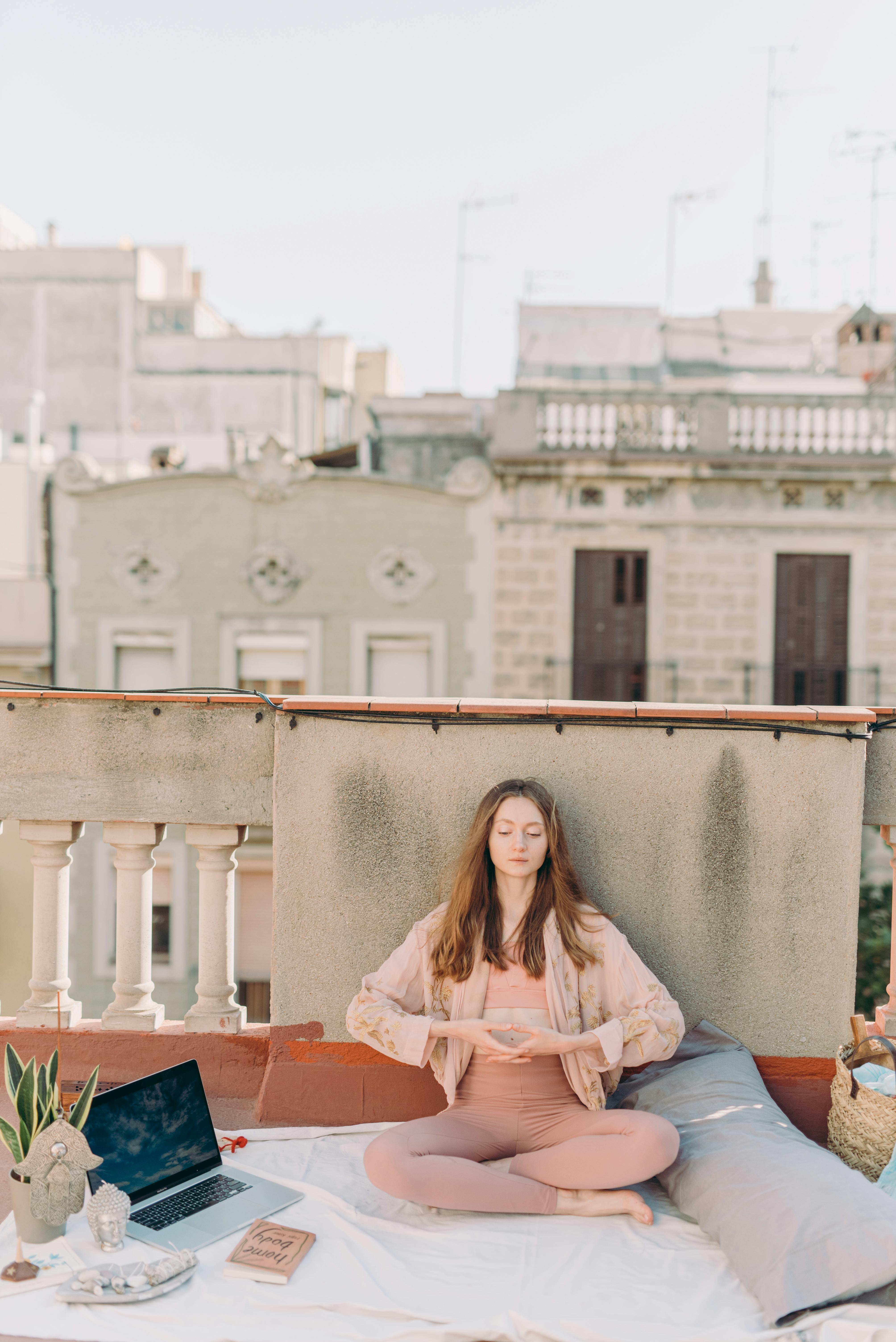 Digital Detox: Reclaiming Balance in a Screen-Filled World