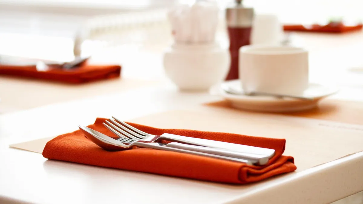 Cómo servir una mesa que convierta servicio en lealtad